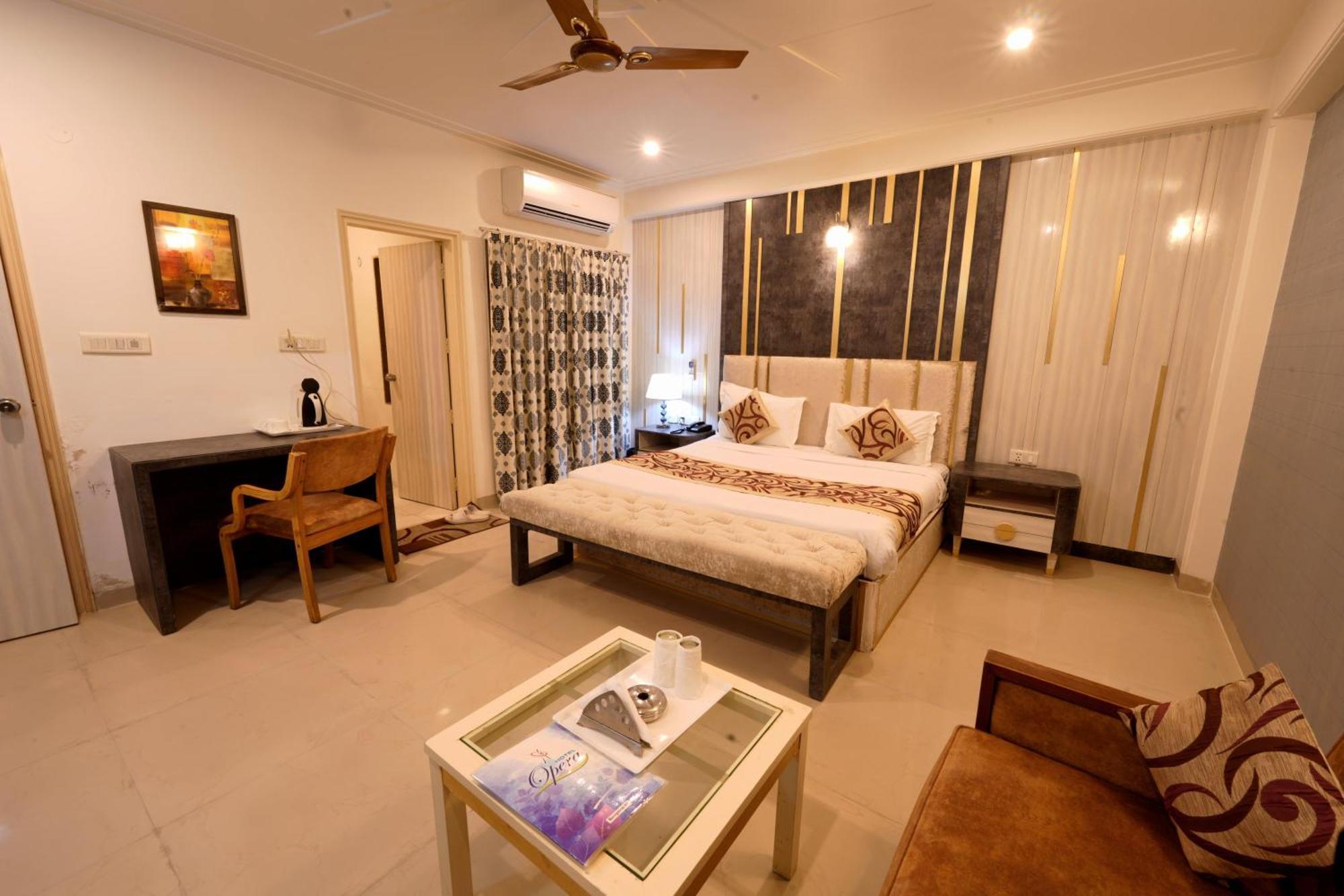 Hotel Oppera Delhi Airport New Delhi Bagian luar foto